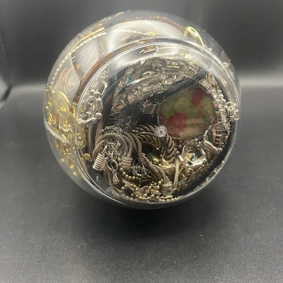 Vintage to Modern Wearable Costume Jewelry Mystery Lot 1.3 Lb Mixed Materials - Picture 9 of 9